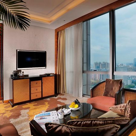 Dongguan Kande International Hotel-During The Canton Fair, Guests Can Enjoy Free Shuttle Buses To The Canton Fair Exhibition Hall Экстерьер фото