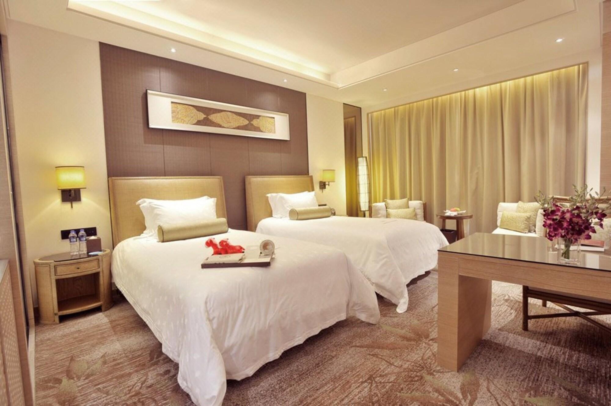 Dongguan Kande International Hotel-During The Canton Fair, Guests Can Enjoy Free Shuttle Buses To The Canton Fair Exhibition Hall Экстерьер фото